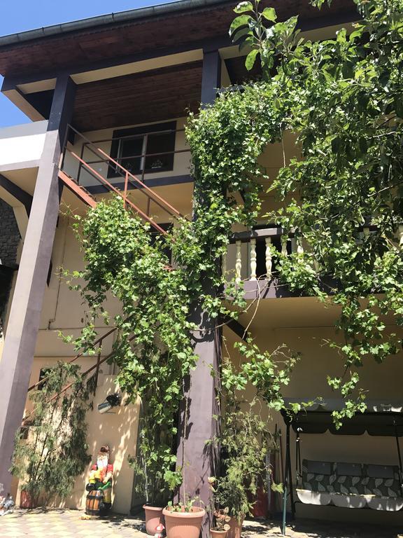 Collosal Apartment With Garden Bucharest Luaran gambar