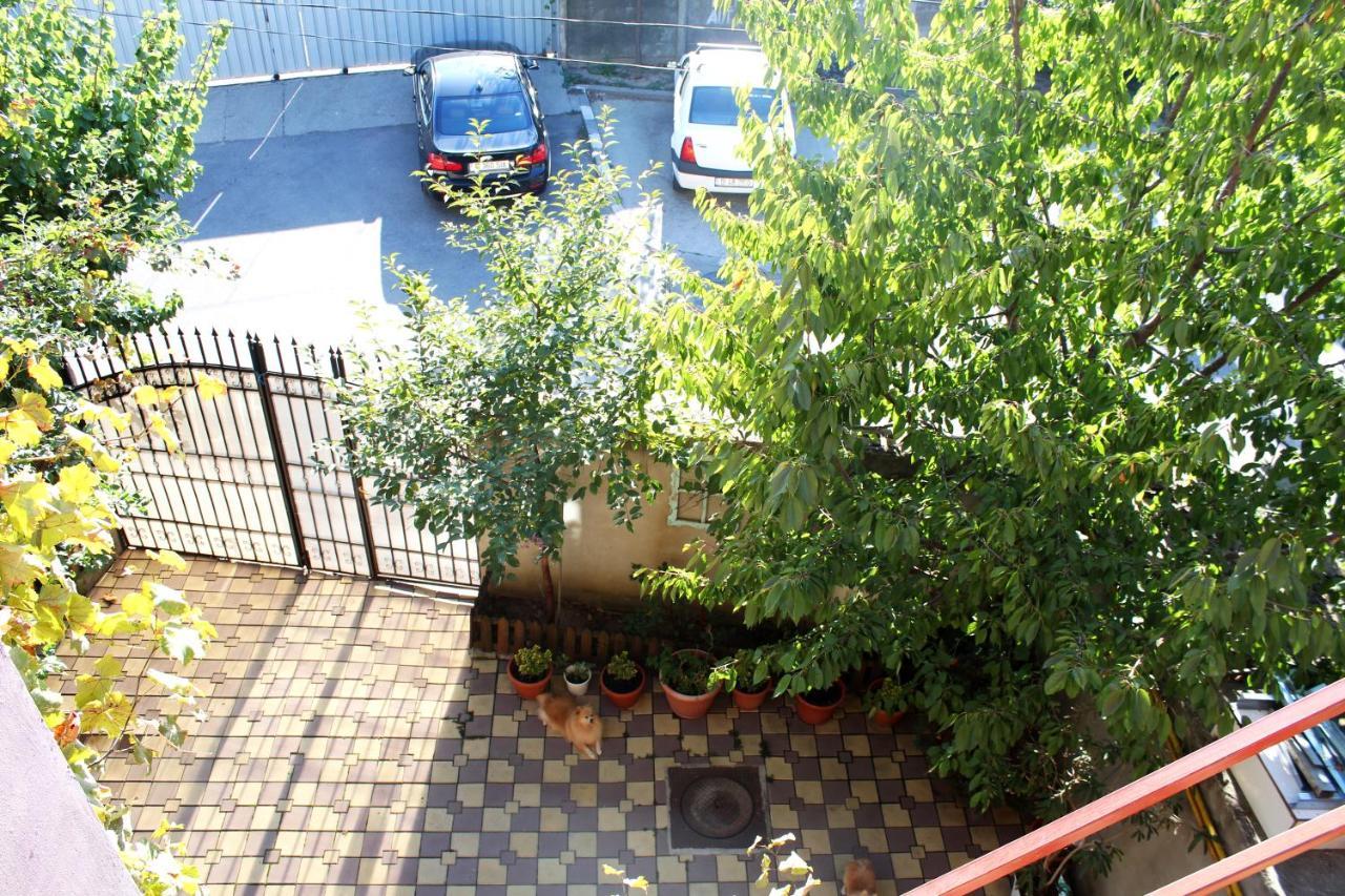 Collosal Apartment With Garden Bucharest Luaran gambar