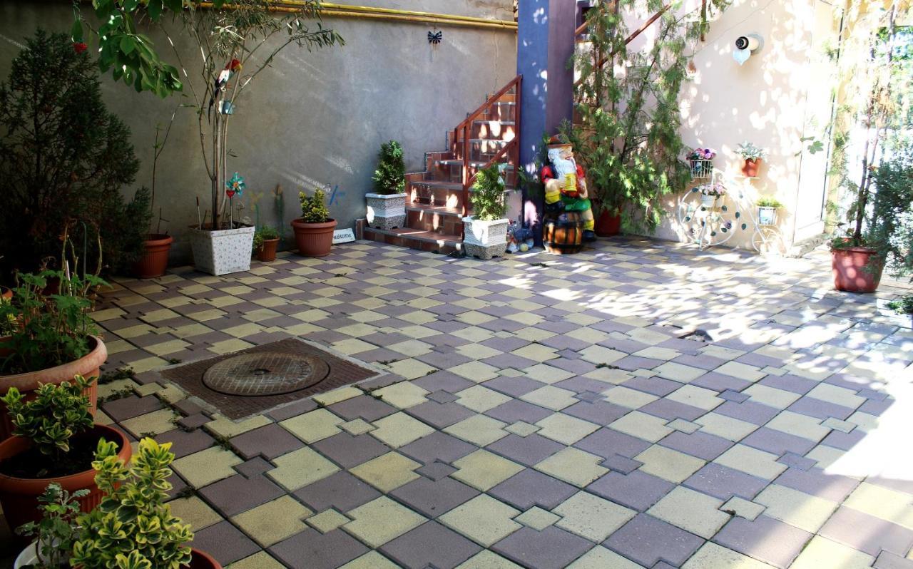 Collosal Apartment With Garden Bucharest Luaran gambar