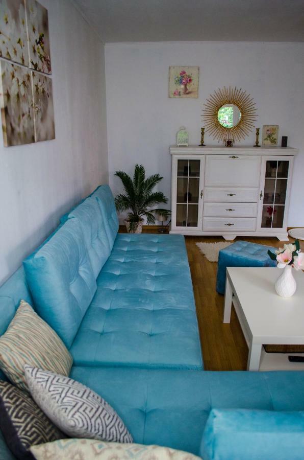 Collosal Apartment With Garden Bucharest Luaran gambar