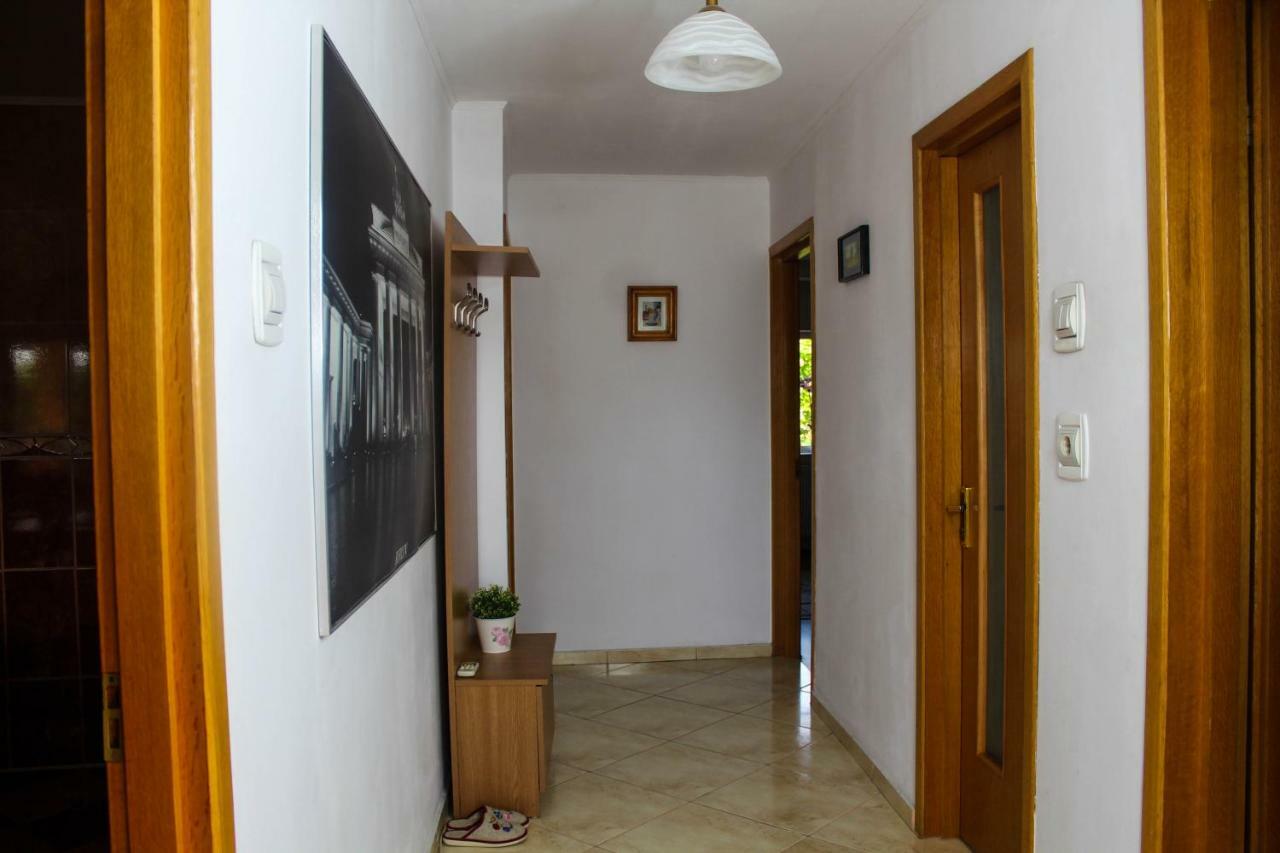 Collosal Apartment With Garden Bucharest Luaran gambar