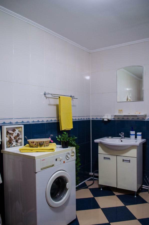 Collosal Apartment With Garden Bucharest Luaran gambar