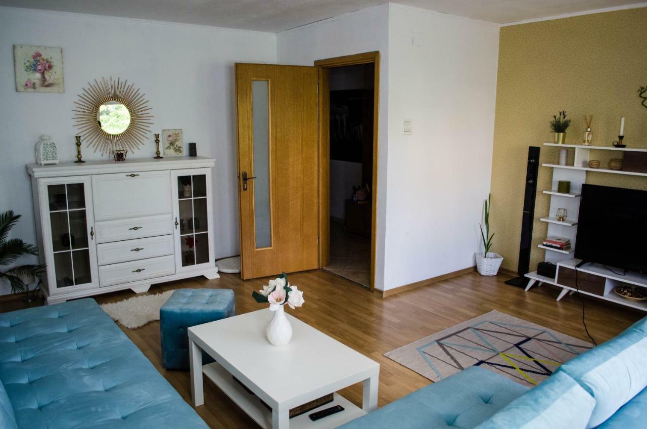 Collosal Apartment With Garden Bucharest Luaran gambar